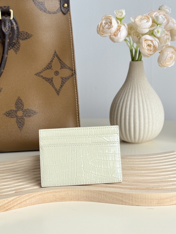 イヴサンローラン財布背面デザイン